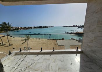 شقة باطلاله على البحر وصاله انيقة