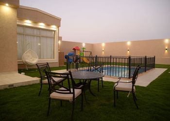 شاليه بمسبح والعاب اطفال 