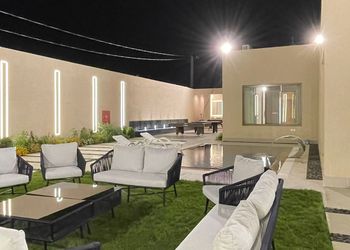 استراحة بمسطح اخضر ومجالس