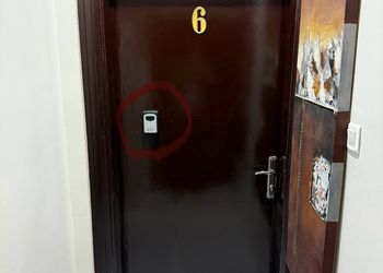 شقة بغرفة معيشة وغرفة نوم 