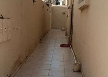 شقة بصالة أنيقة وثلاث غرف نوم 