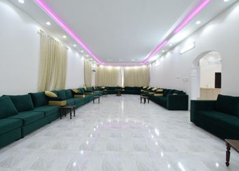 استراحة بملعب كرة طائرة وجلسة 