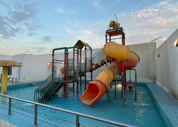شالية بمجلس مطل على الفناء الخارجي 