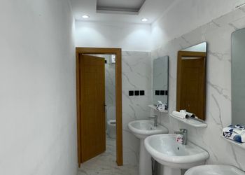 استراحة بمجالس واسعة وفناء خارجي