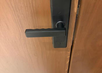 استديو هادئ بسرير ماستر