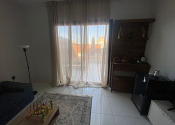 شقة بغرفة جلوس وغرفة نوم 
