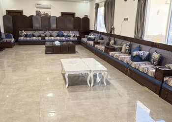 استراحة بمجلس وفناء خارجي 