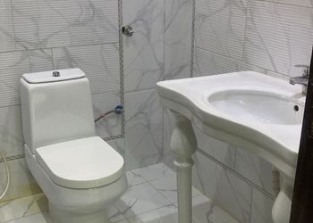 شقة بصالة مريحة وثلاث غرف نوم 