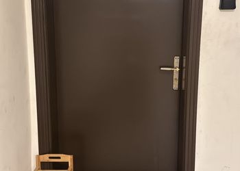 شقة بغرفة معيشة وغرفة نوم 
