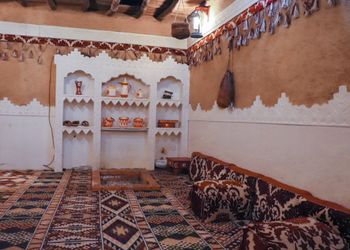 مزرعة بجلسة خارجية ومسطح اخضر