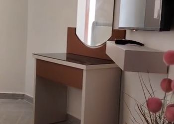 استديو بأثاث مريح وبسيط 