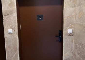 استديو هادئ بدخول ذاتي 
