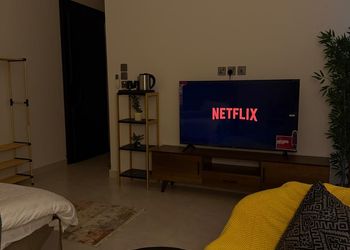استديو بسرير ماستر وجلسة جانبية 