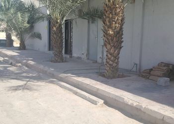 شالية بجلسة خارجية والعاب اطفال