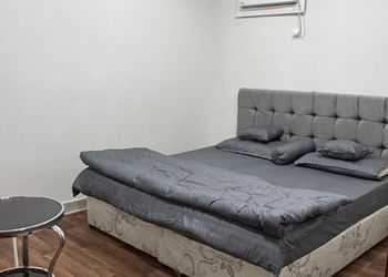 استراحة بجلسه مطله على مسبح 