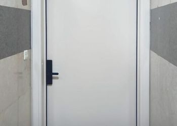 شقة بغرفة معيشة وغرفتين نوم 