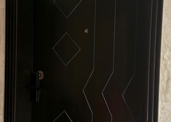 شقة بدخول ذاتي وصالة هادئة 