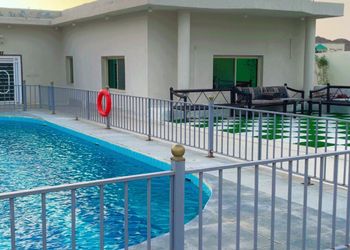 استراحة بمسبح خارجي وأجواء ممتعة 