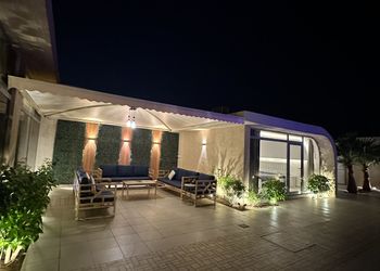 شاليه بمسبح خارجي وجلسة خارجية