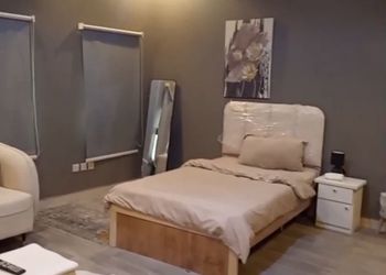 استديو بسرير ماستر وجلسة 