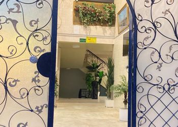 شقة بجلسة خارجية وغرفتين نوم 