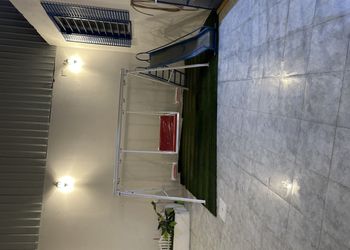 شاليه بمسطح اخضر و مسبح