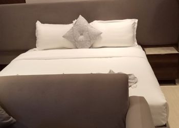 استديو بسرير ماستر وجلسة جانبية 