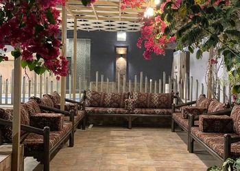 استراحة بجلسة خارجية ومسطح اخضر
