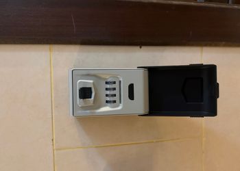 شقة بغرفة معيشة وغرفتين نوم 