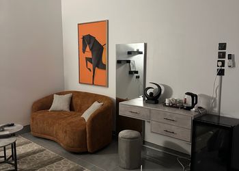استديو هادئ بدخول ذاتي 
