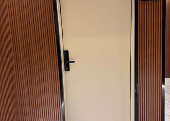 استديو بسرير ماستر وجلسة جانبية 
