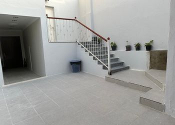 غرفة بسرير ماستر