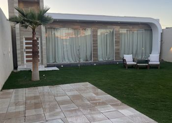 شاليه بمجلس ومسبح داخلي 