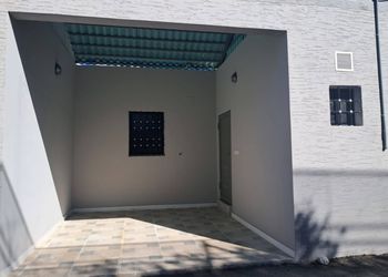شقة بغرفة معيشة وغرفتين نوم 