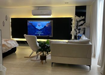 استديو بتصميم هادئ وسرير مريح 