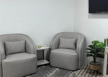 استديو باثاث مريح وبسيط 