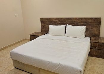 شقة بثلاث غرف نوم وصالة