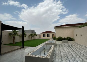 شاليه بجلسة خارجية ومسبح