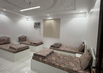 شقة بغرفة معيشة وغرفتين نوم 