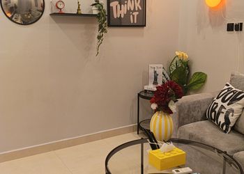 شقة بغرفة معيشة وغرفة نوم 