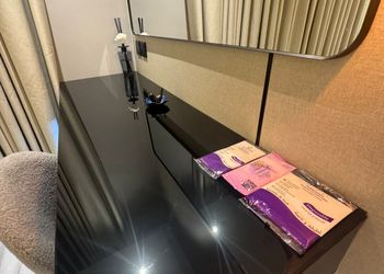 استديو بأثاث مريح وبسيط 