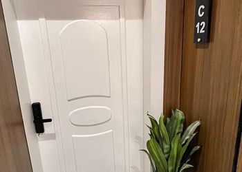 استديو بسرير ماستر وجلسة جانبية 
