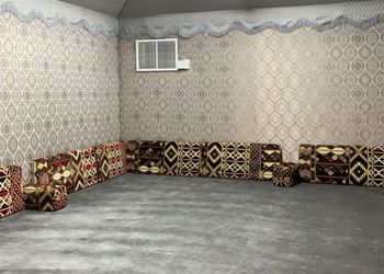 استراحة بمسطح اخضر وجلسة خارجية
