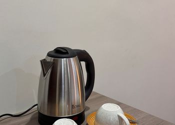 استديو بسرير ماستر وأثاث مريح 