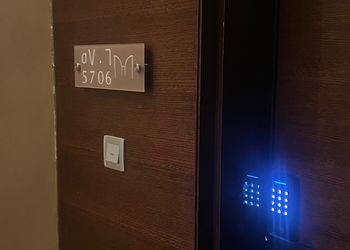 شقة أنيقة بصالة وغرفة نوم