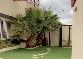 شاليه بألعاب مائية وجلسة خارجية