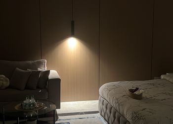 استديو بأثاث مريح وبسيط 