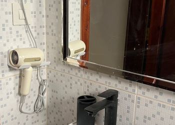 شقة بصالة جلوس وغرفتين نوم