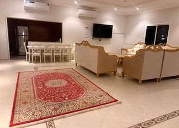 فيلا بغرف نوم ومجالس وخيمة ومسبح