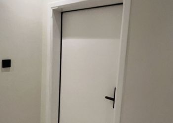 شقة بصالة أنيقة ودخول ذاتي